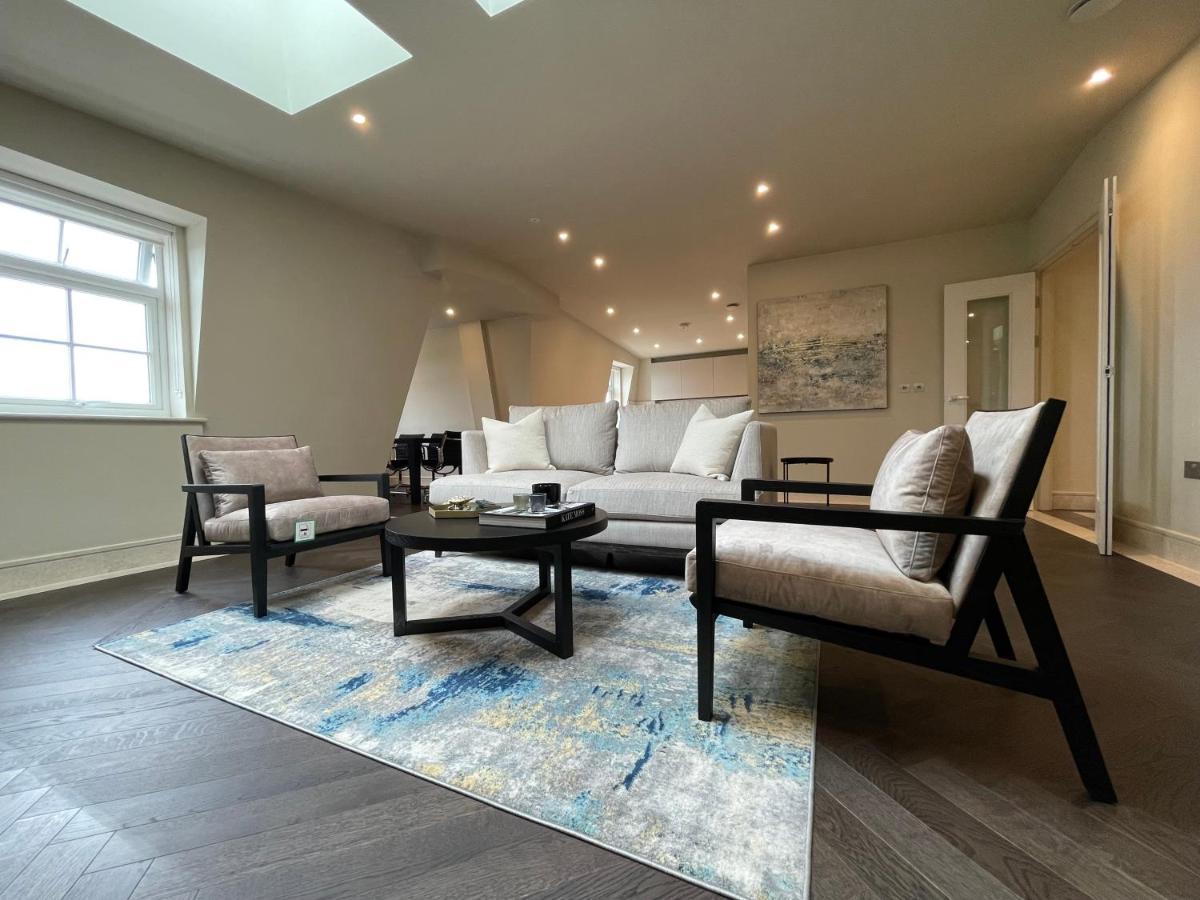 Luxurious, 2 Bed, 2 Bath Penthouse Apartment In Highly Desirable Chigwell Chcl F8 Eksteriør bilde